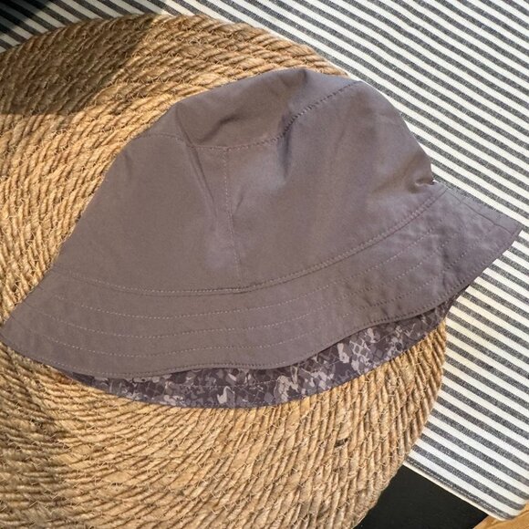Lululemon reversable bucket hat - Picture 3 of 3